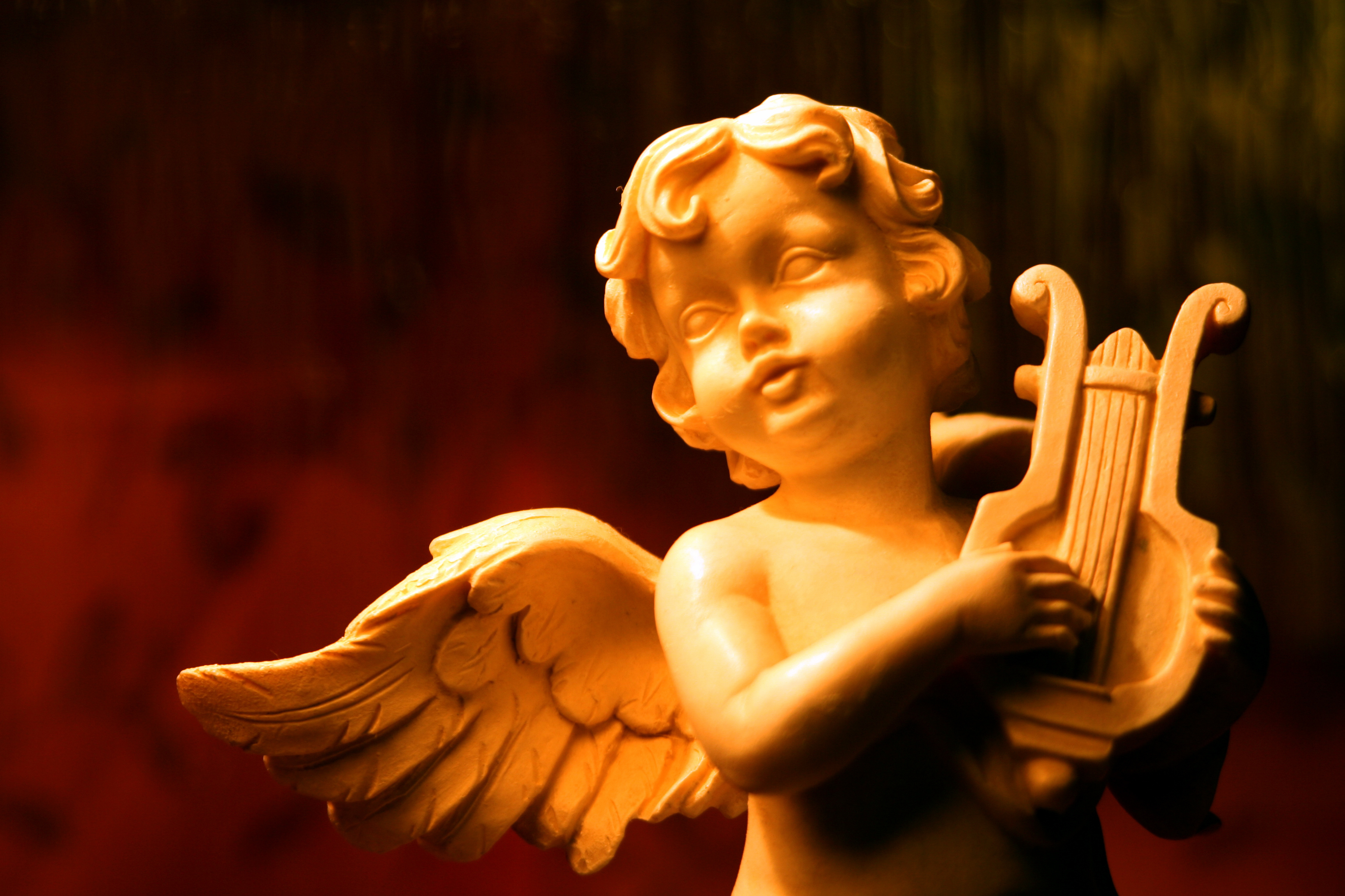 Rappresentazioni e credenze sulla musica celeste ed esperienze paranormali di chi ha udito il canto degli angeli