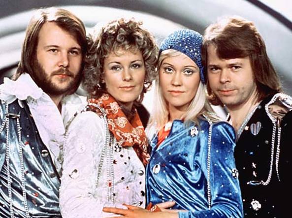 Il musicista, che aveva 69 anni, fu uno degli storici collaboratori del celeberrimo quartetto svedese. Fu inoltre arrangiatore per cantanti come Celine Dion ed Elton John
