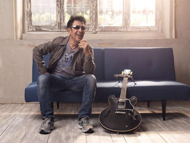 Il cantautore napoletano presenta a Tgcom24 il nuovo album \