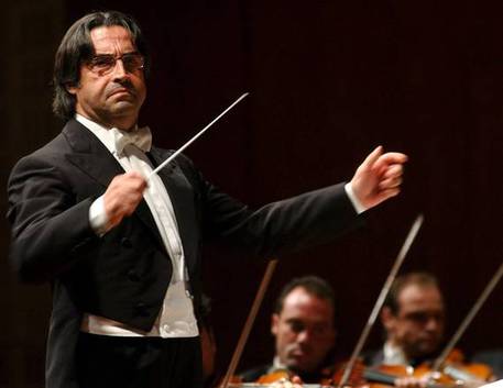 Maestro prosegue poi con i Filarmonici in tournÃ©e in Russia