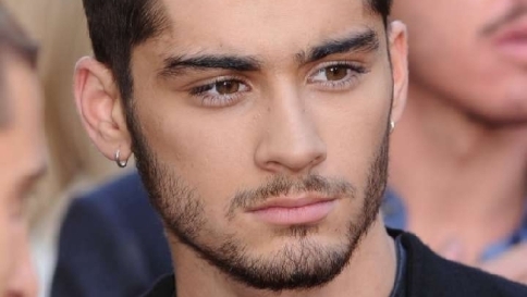 Il cantante si accorda con la RCA Records, con la benedizione di Simon Cowell. La boy band non commenta e il web si divide