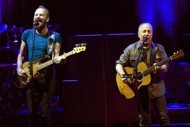 I due cantanti sono stati protagonisti al Forum dell\'unica data italiana del loro tour mondiale. Due ore e mezza di concerto, con 32 pezzi pescati dal meglio delle loro carriere