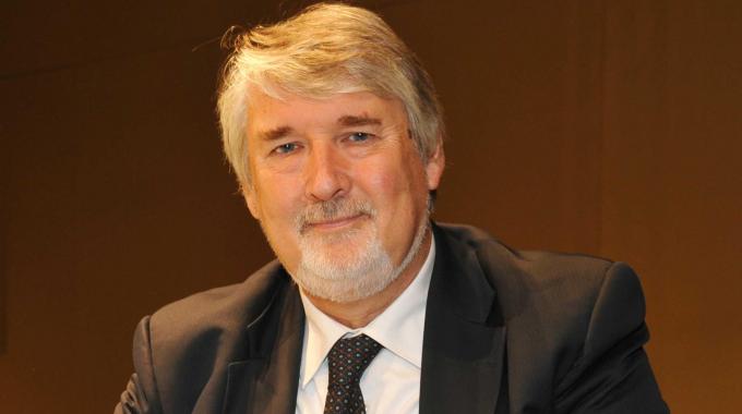 Il ministro del Lavoro: Â«Un mese va bene. Ma non câ€™Ã¨ un obbligo di farne treÂ». Â«I miei figli dâ€™estate impegnati a lavorareÂ». Meglio pensare ad Â«attivitÃ  alternativeÂ»
