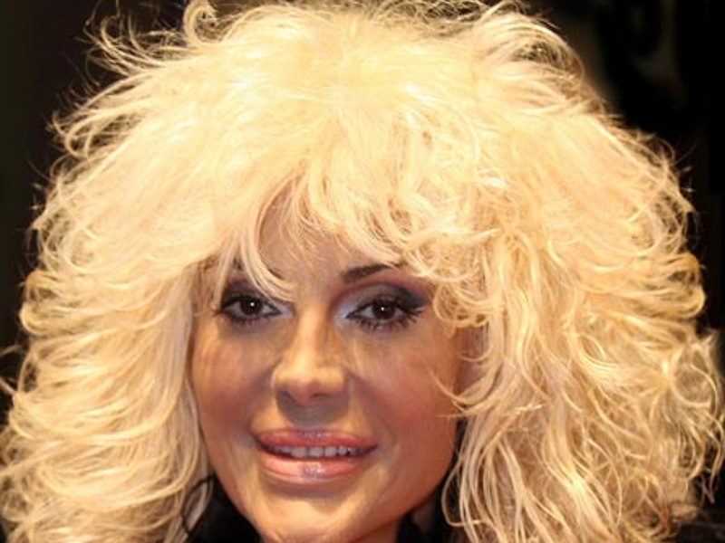 Icona della musica pop e di stile degli anni 80, la cantante veneta festeggia ma sulla reale data di nascita le notizie sono discordanti