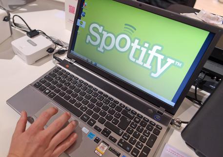 Servizio musica raccoglie 400 mln, aumenta concorrenza
