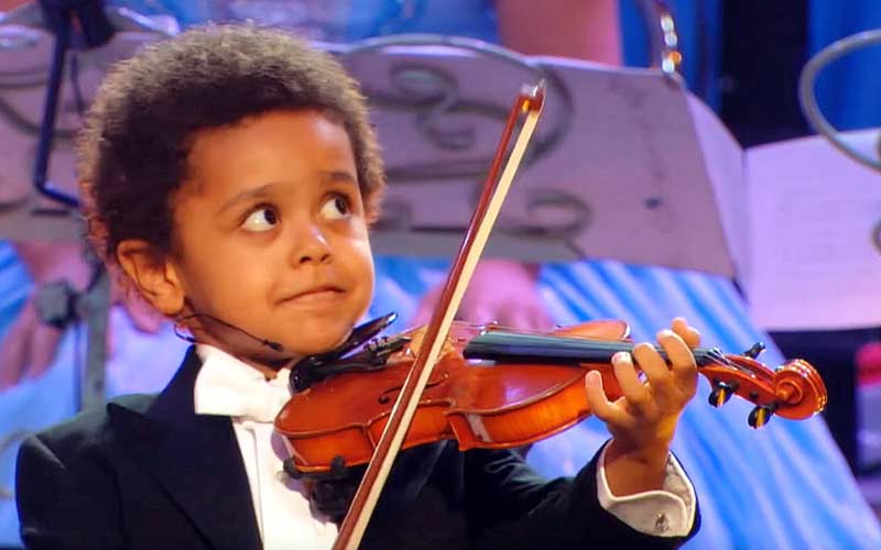 Violinisti strepitosi a soli 3 anni, Beethoven in chiave rock o utilizzo improbabile di strumenti: ciò che vedrete in questi video vi  lascerà senza parole